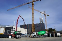 Betongbiler på byggeplass