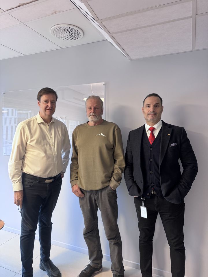 Eirik Jensen sammen sine advokater, John Christian Elden og Farid Bouras