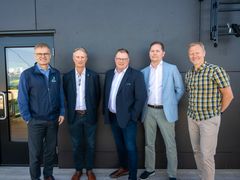 Fra venstre: Ragnar Norum (daglig leder, Narvikfjellet Allmenn AS), Bjørn Bardal (konserndirektør Personmarked, SpareBank 1 Nord-Norge), Hugo Thode Hansen (adm.dir, Sparebank 68° Nord), Paul Carsten Holst (adm.dir., Sparebanken Narvik) og Knut-Eirik Dybdahl (påtroppende daglig leder for VM i alpint i Narvik 2029).