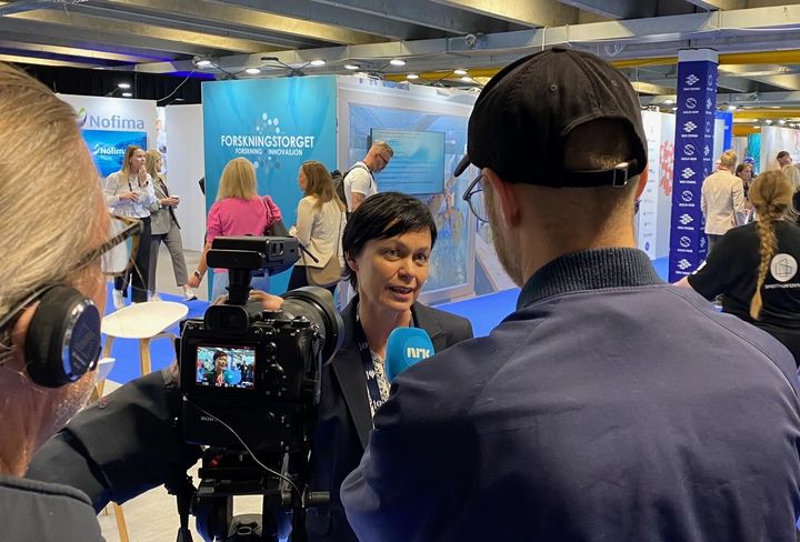 Ingunn Sommerset intervjuet av media på Aqua Nor 2025.