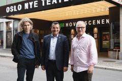 Teatersjef Runar Hodne, styreformann Jafar Altememy, adm. dir. Jan Beckmann