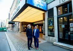Teatersjef Runar Hodne og styreleder Jafar Altememy