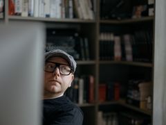 Jan-Erik Fjell er tidenes yngste vinner av Bokhandlerprisen og bøkene hans har solgt mer enn 1 million eksemplarer. Foto: Bjørnar Øvrebø