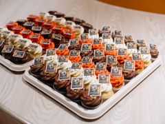 Det ble cupcakes til store og små. Foto: Christopher Helberg