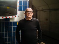 Samuel Bjørk har solgt millioner av bøker fordelt på 35 land. Foto: Christopher Helberg