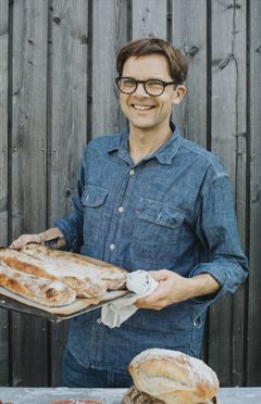 Martin Johansson er Sveriges bakeguru. Foto: Forum forlag