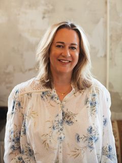 – Det blir en forrykende finale, sier Katrine Wessel-Aas om tredje og siste bok. Foto: Christopher Helberg
