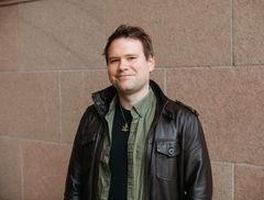 Even Skaranger er illustratør og har samarbeidet med Inger Merete Hobbelstad på Glasskongen, Vintergjesten og nå på Tyvenes teater.