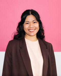 – Denne boka handler først og fremst om mat, men også om tilhørighet, sier Warunee Bolstad. Foto: Christopher Helberg/Bonnier Norsk Forlag