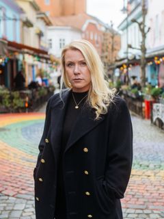 Kaja Nygaard (f. 1986) er født, oppvokst og bosatt i Stavanger. Hun er utdannet økonom og jobber ved Universitetet i Stavanger. Foto: Christopher Helberg