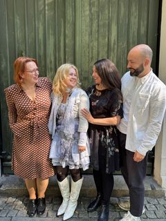 Gjengen bak Fantastisk forlag er klar med sin første lansering. - Vi har lest mange bøker, og er veldig stolte over å la Ulvebundet være første bok ut, sier redaktør Tonje Tornes. Her er hun sammen med resten av den fantastiske gjengen, - fra venstre - Siri Pettersen, Tonje Tornes, Tone Almhjell og Andre Nilsen.