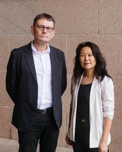 Serieskaper Stein Arne Hove har tegnet Eva Sørlis historie i den unike sakprosa-tegneserien "Mor fant meg".