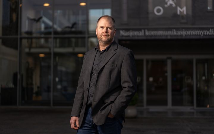 VIL LURE DEG: Svindelekspert Johannes Vallesverd i Nasjonal kommunikasjonsmyndighet advarer mot svindelforsøk under Black Week.