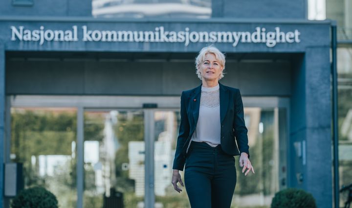 KAN SVIKTE: Ikke stol blindt på mobiltelefonen eller smartklokken når du er på hytta eller fjeller, er det klare rådet fra seksjonssjef Inger Vollstad i Nasjonal kommunikasjonsmyndighet (Nkom).