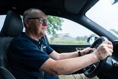 Svein Skovly, kommersiell direktør i AutoSync, i bil