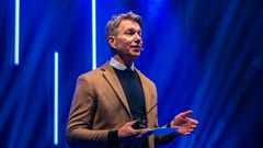 Energiminister, Terje Aasland under åpningen av Nye Nedre Fiskumfoss vannkraftverk i april.