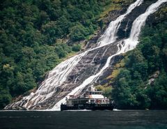 Turister kan i fremtiden fraktes i en ombygd Geirangerfjord II som er batteridrevet.