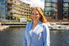 Evy Glørstad blir ny administrerende direktør i Enova, her portrettert foran Solsiden i Trondheim.