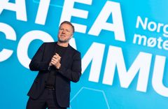 Ole Petter Saxrud, adm. direktør i Atea Norge, på scenen under Atea Community i Oslo.