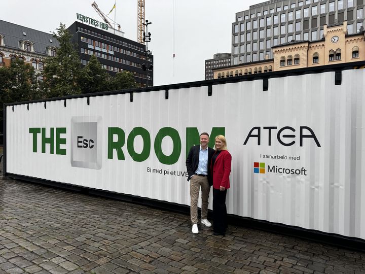 Ole Petter Saxrud, adm. direktør i Atea Norge, og Kristine Dahl Steidel, adm. direktør i Microsoft Norge.