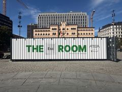 i en 40-fots container kan du føle på kroppen hvordan det er å bli utsatt for et cyberangrep. Gjennom simuleringen, stresstestestes din evne til å samarbeide, kommunisere og ta beslutninger under press, i et scenario inspirert av ekte cyberhendelser.