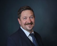 Hans Marius Hoff Mittet blir ny gravferdskonsulent ved Fonus Begravelsesbyrå i Moss. Foto: Fonus Begravelsesbyrå