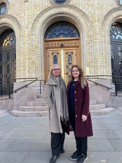 Teatersjef Janne Langaas og prosjektleder Megan Matovich-Noddeland har vært til flere møter på Stortinget