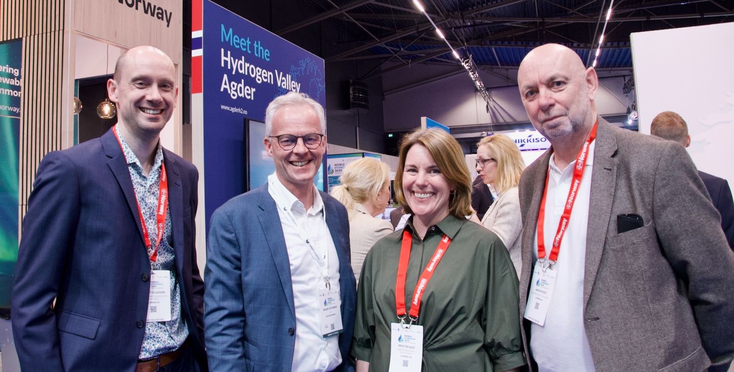 F.v. Sivert Eliassen, ansvarlig for hydrogen i Å Energi, Roger Göthberg, CEO i Nilsson Energy, Kristin Dale, leder industriutvikling i Å Energi, Jakob Hovet, senior forretningsutvikler industriutvikling i Å Energi.