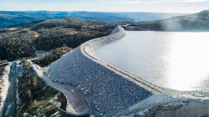 Dam, vannmagasin, himmel. Foto,.