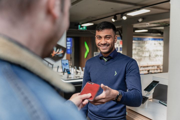 Elektronikk inneholder både giftige og svært verdifulle materialer. Derfor bør all elektronikk resirkuleres! Foto: Elkjøp Norge.