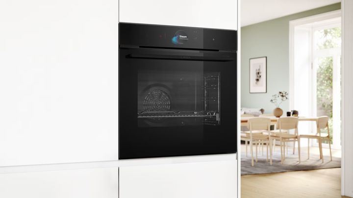 Bosch Series 8 HRG978NB1 Ovn: 22 oppvarmingsmetoder, pyrolytisk selvrensing, TFT-touchdisplay og stemmestyring for kulinarisk mestring.