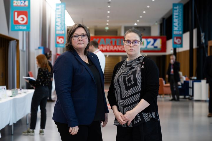 Ellen Dalen og Kjersti Barsok NTL står i en konferansesal.