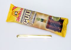 Bilde av emballasjen til en Gullpinne-is og en ispinne i ekte gull