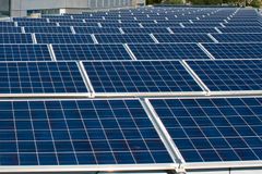 Glitre Nett opplever sterk vekst i antall solcelleanlegg i sitt nettområde, og utviklingen er ventet å fortsette fremover.