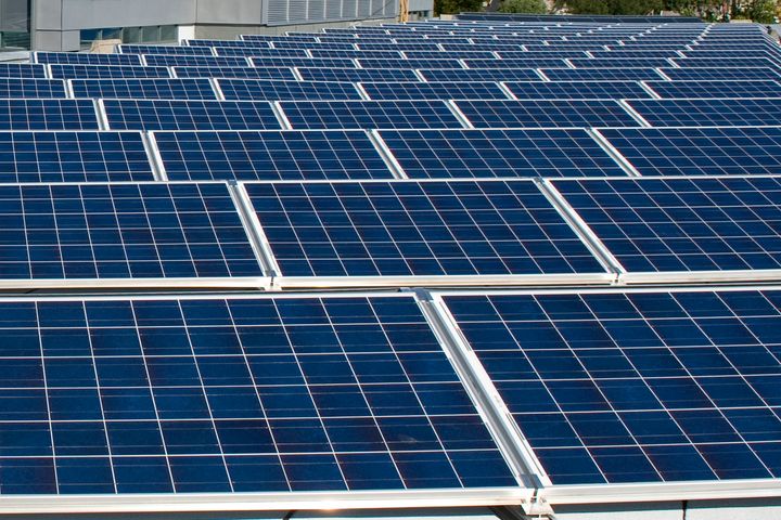 Glitre Nett opplever sterk vekst i antall solcelleanlegg i sitt nettområde, og utviklingen er ventet å fortsette fremover.