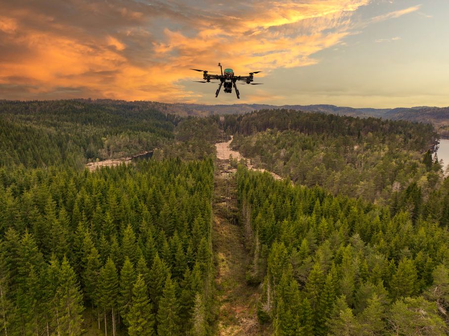 Glitre Nett sjekker hvert år linjenettet ved bruk av drone. Dette er en del av nettselskapets kontinuerlige arbeid for å sikre en pålitelig strømforsyning.