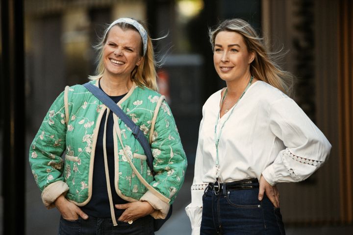 − I en ny informasjonskampanje får du bli med TV-profil Ingrid Gjessing Lindhave t.v. ut i felt og møte menneskene som drifter strømnettet til Glitre Nett, sier Anette Johnsen, avdelingsleder for kundesenteret til Glitre Nett.