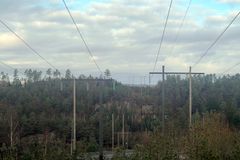 De to linjene inn til Timenes transformatorstasjon i Kristiansand er nå temperatur-oppgradert, og har fått en kapasitetsøkning på ca. 15 prosent.