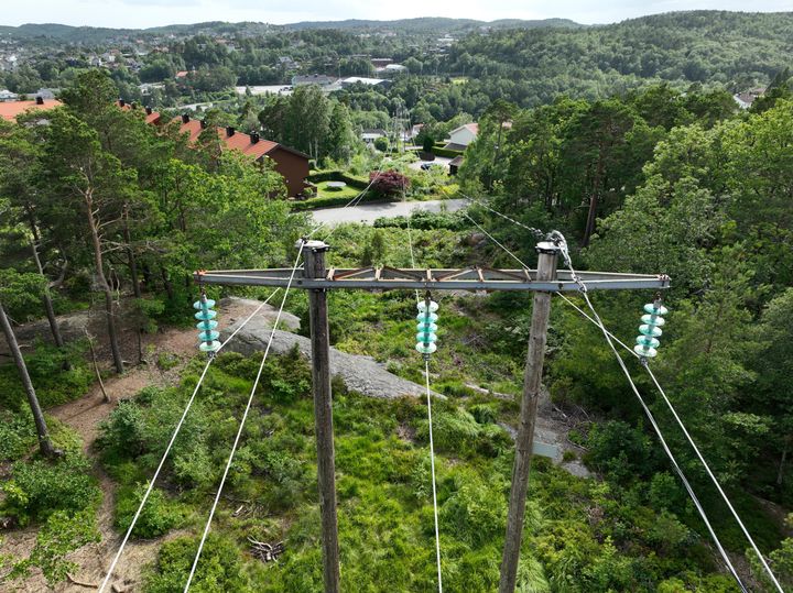 Glitre Nett setter det planlagte arbeidet med ny kraftledning mellom Hannevika og Kjos trtansformatorstasjoner i Kristiansand på pause.