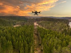 Glitre Nett sjekker hvert år linjenettet ved bruk av drone. Dette er en del av nettselskapets kontinuerlige arbeid for å sikre en pålitelig strømforsyning.