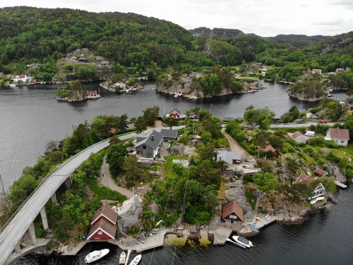 Glitre Nett har startet arbeidet med siste del av ny kystlinje mellom Leire i Søgne og Kanten ved Mandalselva. Den nye ledningen bygges med høyere kapasitet enn hva dagens ledning har, og legger til rette for økt elektrifisering av samfunnet.