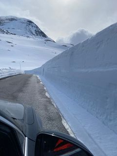 Det er fortsatt mye snø på mange norske fjell. Ta forholdsregler når du skal ut å kjøre i påsken.