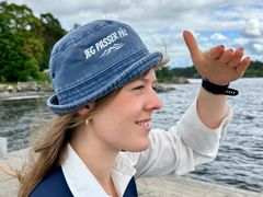 Ha alltid en dedikert badevakt til å passe på barna når de er ved og i vannet.