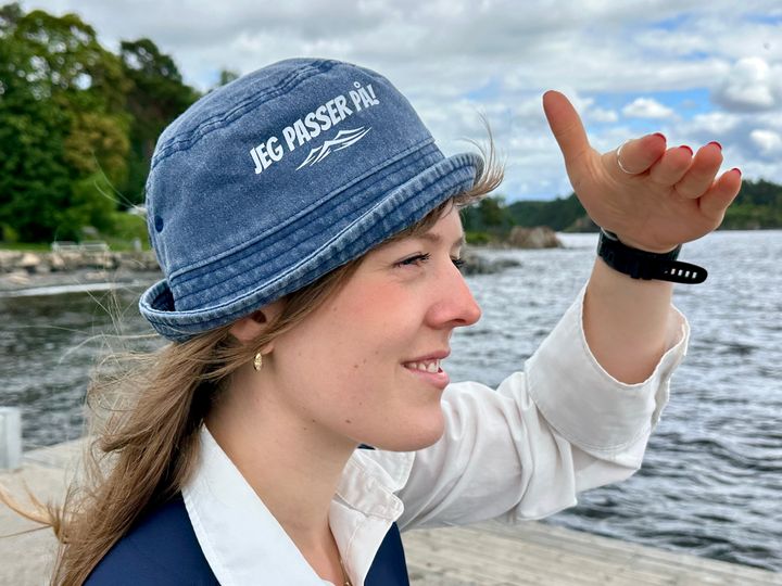 Ha alltid en dedikert badevakt til å passe på barna når de er ved og i vannet.