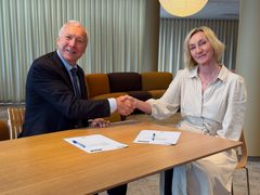 Kjell Rusti, administrerende direktør i Sopra Steria og Hanne Tangen Nilsen, administrerende direktør i Sykehuspartner.