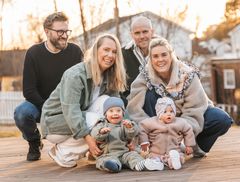 Årets pris går til Martine og Bjørn Einar Romøren og Jorunn og Stefan Heggelund for deres innsats for å bygge ned fordommer og spre kunnskap om hva det innebærer å ha et barn med Downs syndrom.
