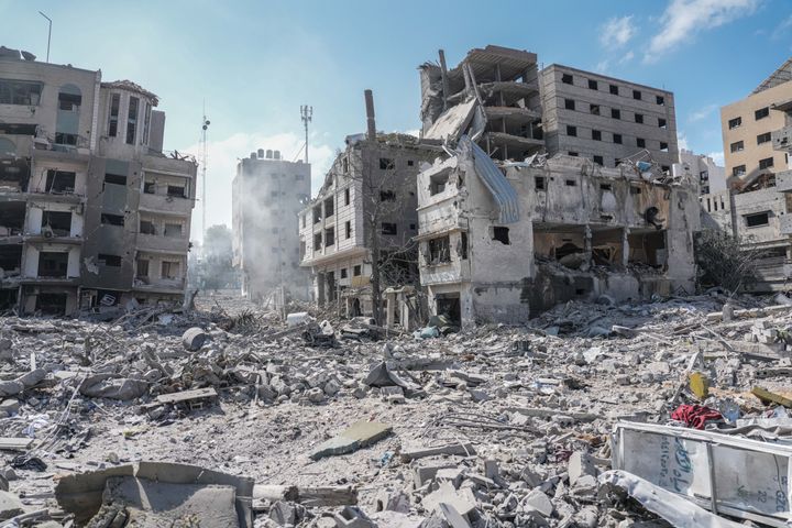 Ødelagte hjem etter flere luftangrep mot Gaza.