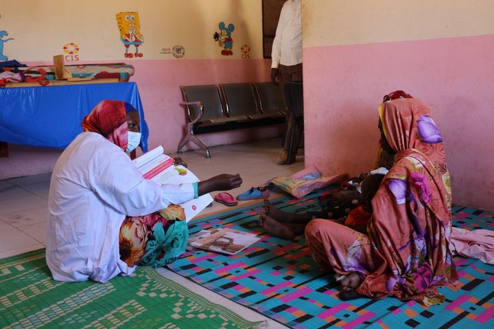 Bildet er fra en CARE-klinikk i Sudan.
