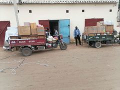 Medisiner leveres i Øst-Darfur.