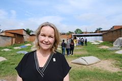 Utenlandssjef i CARE Norge, Gudrun Bertinussen. Bildet er tatt på reise i Burundi.